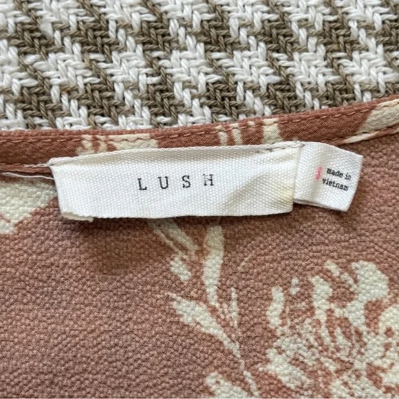 5/$15 | Lush | Floral Shift Dress - Picture 9 of 13